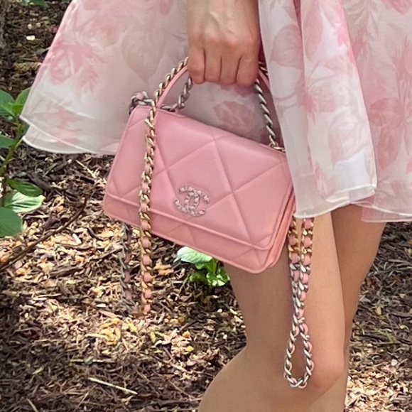 Chanel Pink 19 WOC | Like-New - Picture 6 of 8